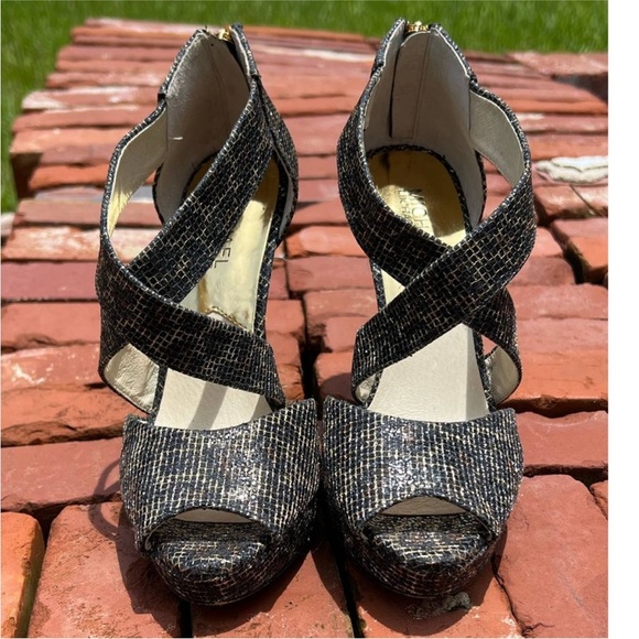 Michael Kors Black and Gold Textured snakeskin print Heels size 7 - Picture 13 of 15